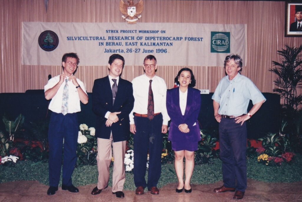 Rencontre de forestiers du CIRAD en Indonésie. Photo Jean-Guy Bertault